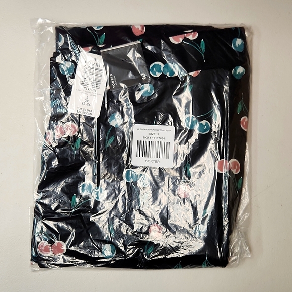 ❤️NWT VINTAGE TORRID VALENTINES DAY LEGGING - CHERRY PRINT - PEDAL PUSHER CROP - Picture 7 of 15